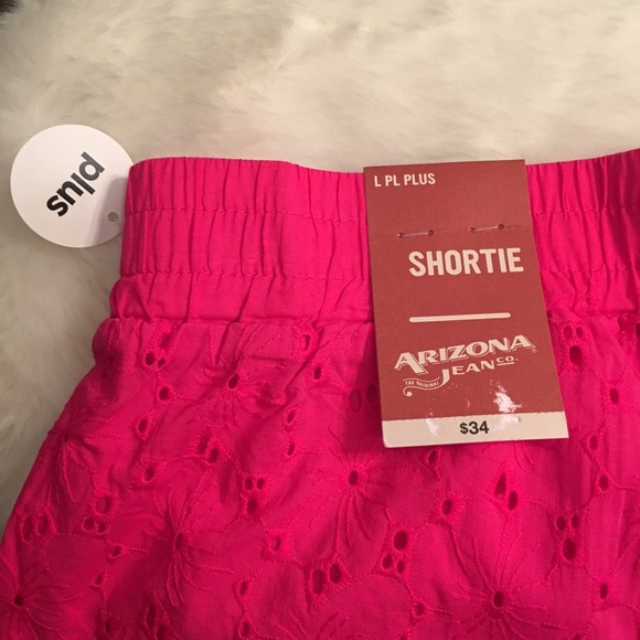 Arizona Shortie Eyelet Shorts🌸 - Picture 2 of 4